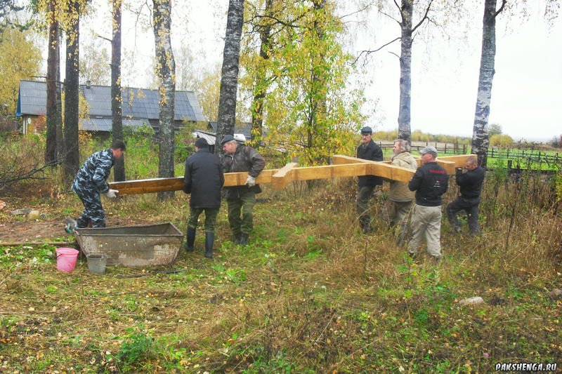 Установка Покаянного Креста жителями деревни. 26 сентября 2012 года